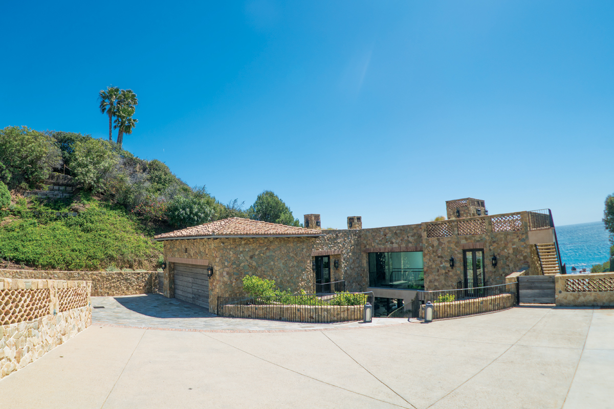 Stone-House-Retreat-Malibu-California-3