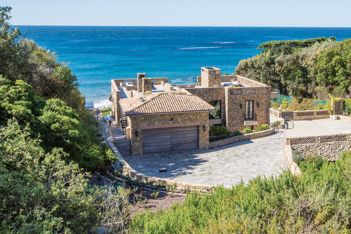 Stone-House-Retreat-Malibu-California-4
